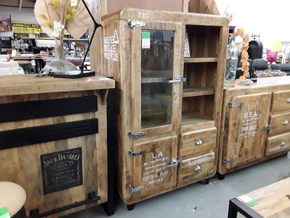 VITRINE ECO   2 PORTES ET 2 TIROIRS 3 NICHES 