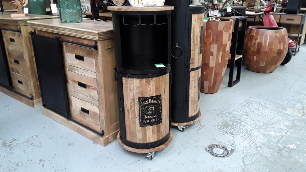 BAR ROND UNE PORTE MANQUIER ET METAL 
