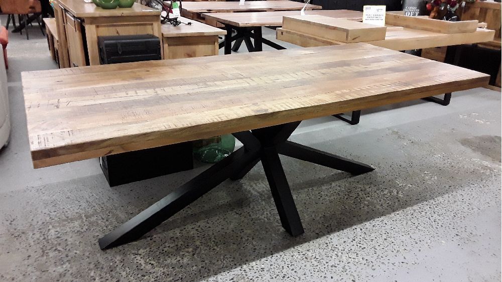 TABLE MANGUIER PIEDS METAL CENTRAL 220*100 