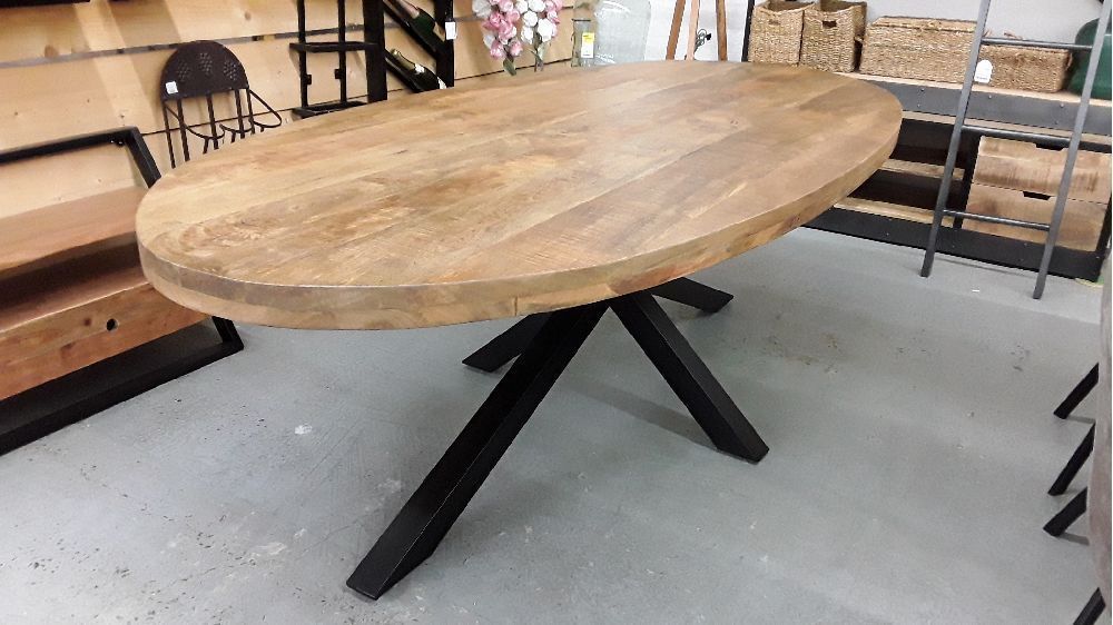 TABLE E MANGUIER MASSIF OVALE PIED CENTRAL 240/110