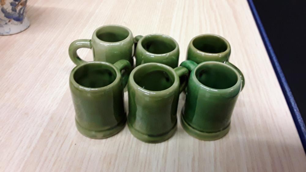 LOT DE 6 PETITES TASSES