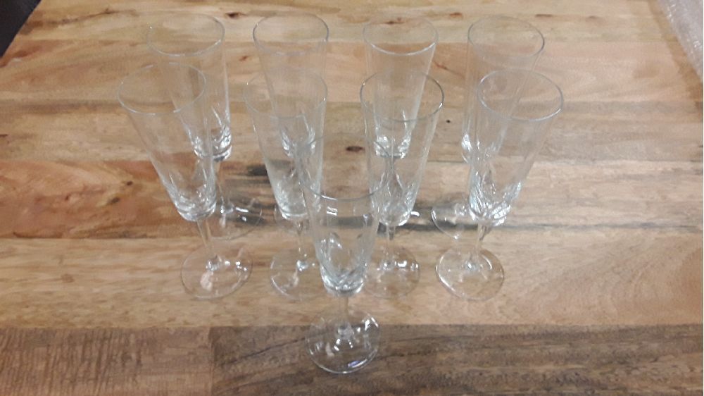 SERIE DE 9 FLUTES À CHAMPAGNE CRISTAL