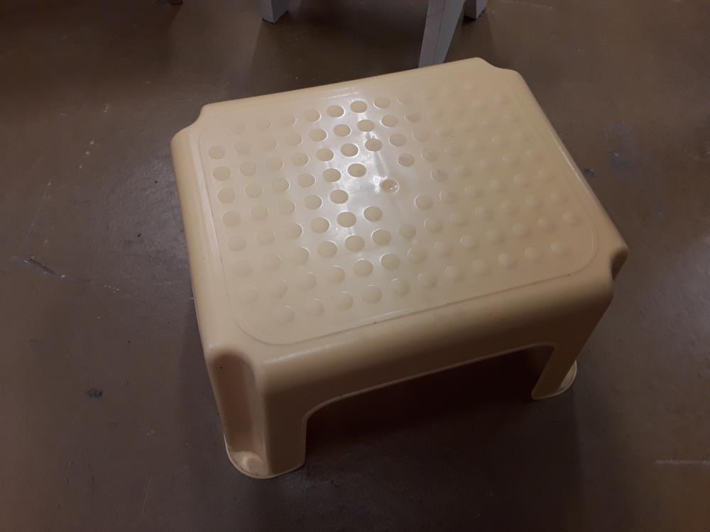 MARCHE PIED PLASTIQUE
