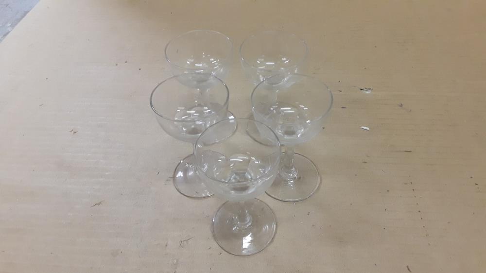 LOT DE 5 VERRES 