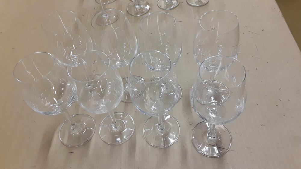 LOT DE 8 VERRES CRISTAL 