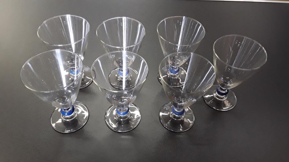 LOT DE 7 VERRES À PIED 