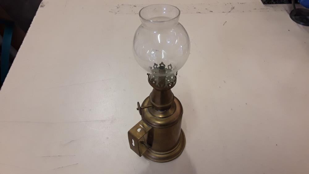 PETITE LAMPE À PETROLE 