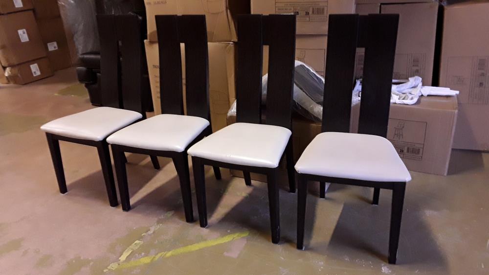 LOT DE 4 CHAISES + REVÊTEMENTS