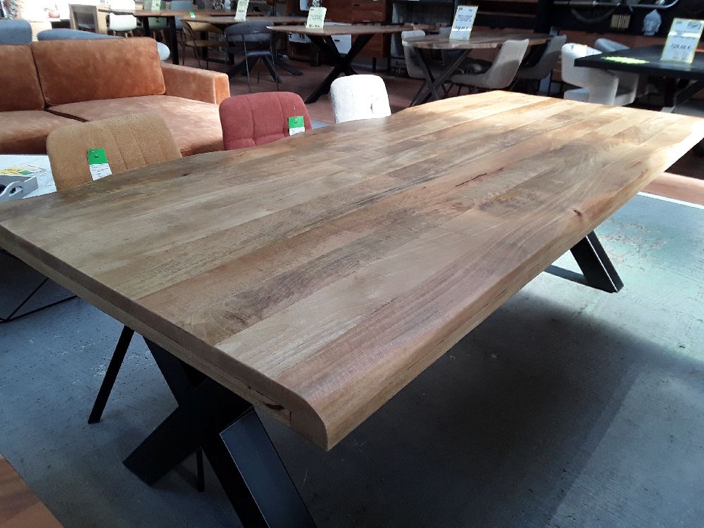 TABLE MANGUIER LIVE  EDGE PIEDS  260/100  PIEDS X 