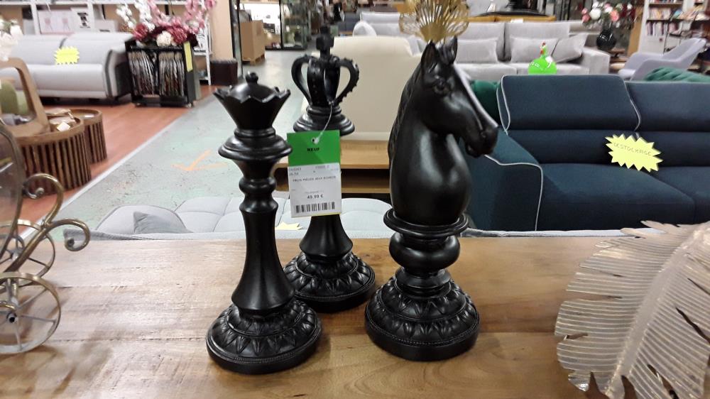 TROIS PIECES JEUX ECHECS 