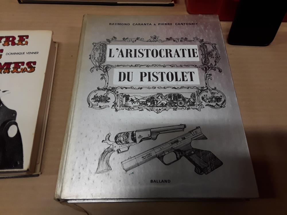 LIVRE SUR LES ARMES