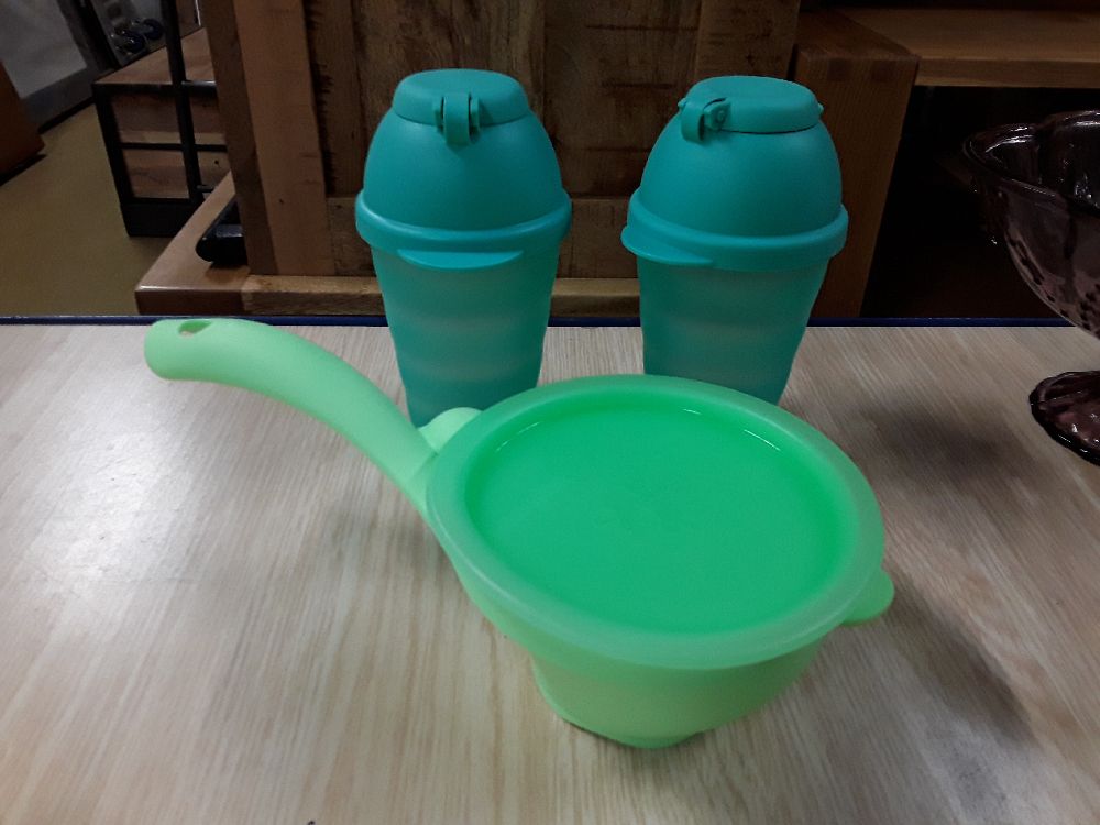 TUPPERWARE DIVERS