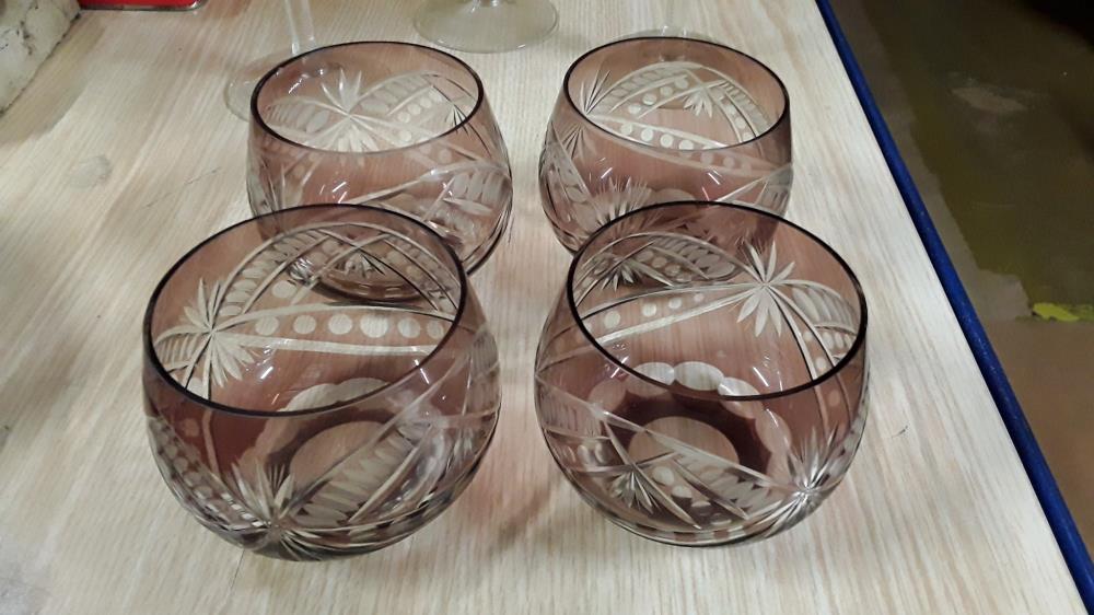 LOT DE 4 VERRES CRISTAL ROSE VIOLET (EN L'ETAT)