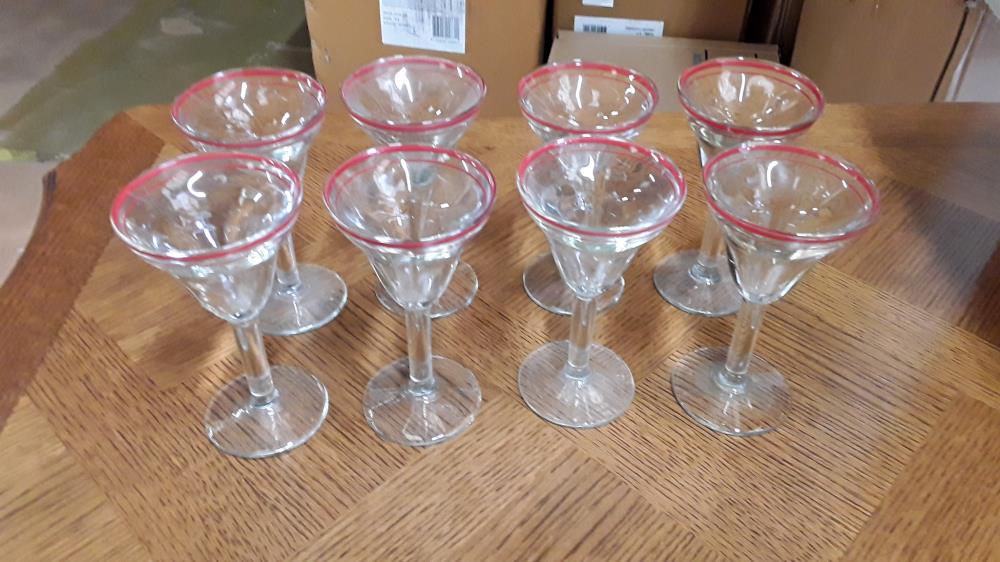 LOT DE 8 VERRES ROUGES 