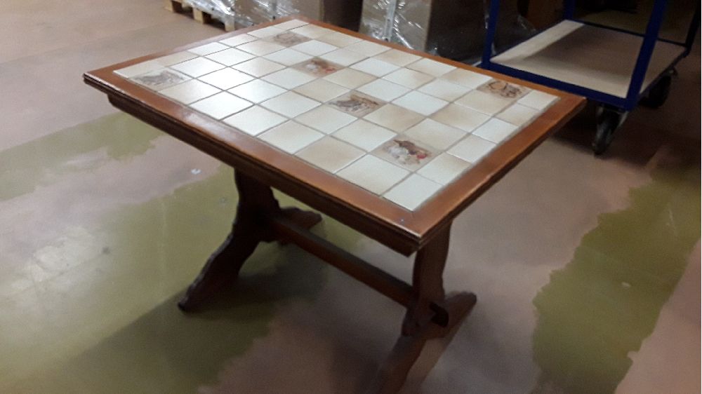 TABLE CARRELEE