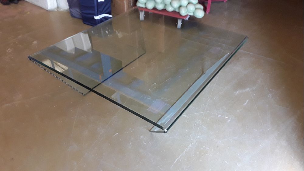TABLE BASSE DESING VERRE
