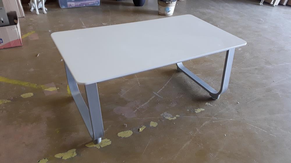TABLE BASSE BLANCHE