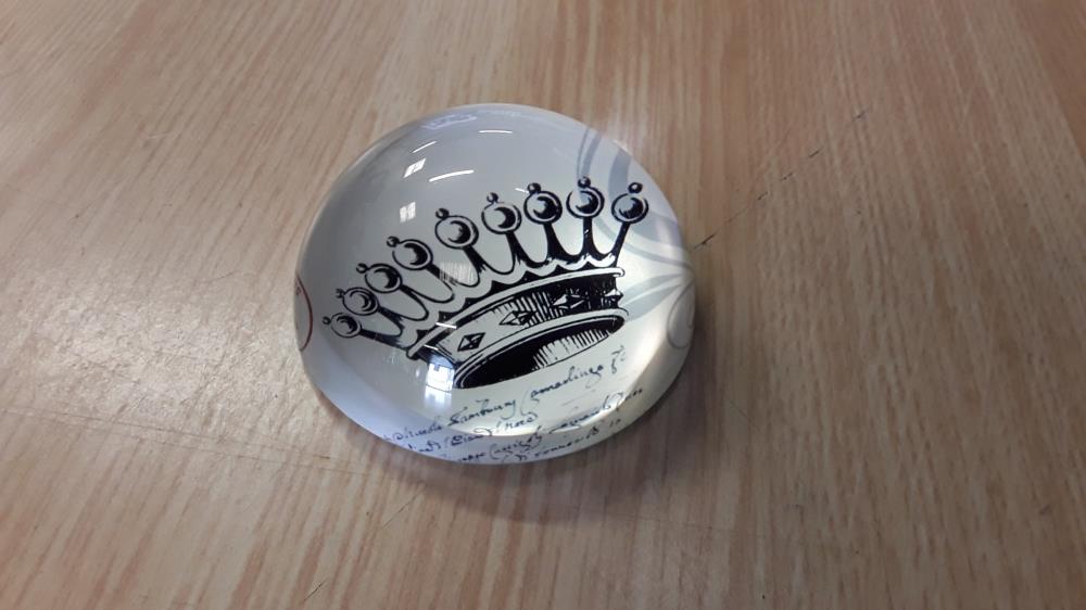 PRESSE PAPIER VERRE COURONNE 