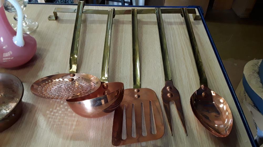 LOT D'USTENSILES DE CUISINE EN CUIVRE