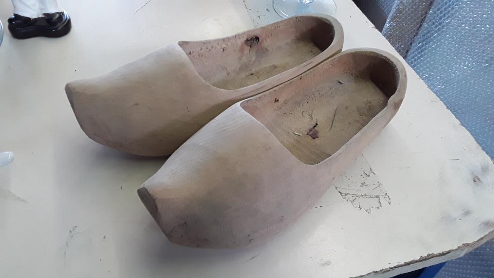 PAIRE DE SABOTS
