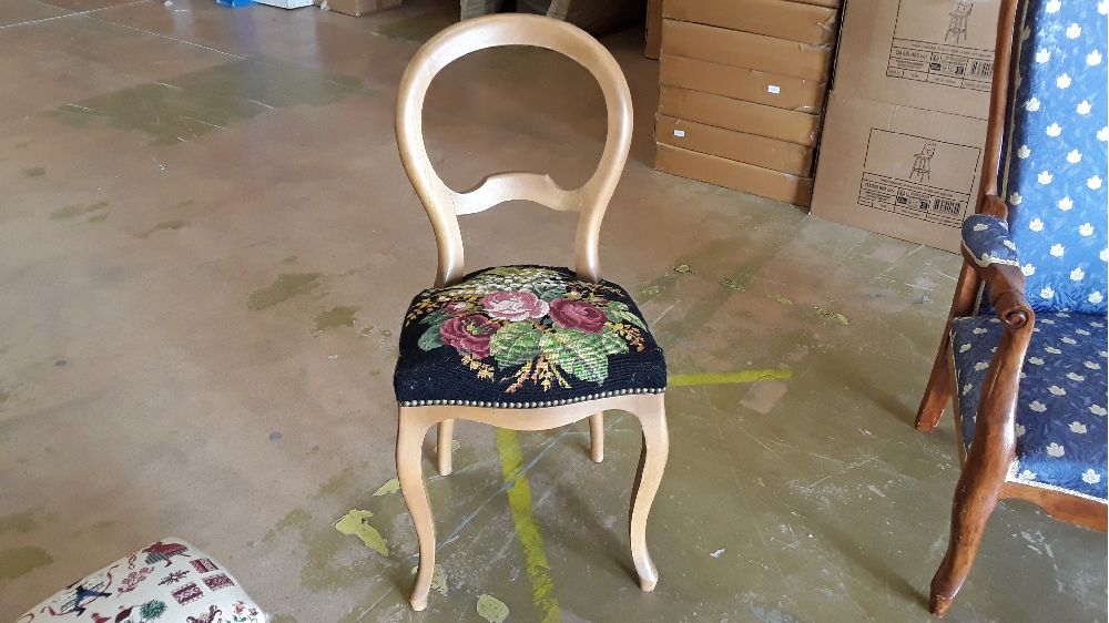CHAISE CAPITONNÉE 