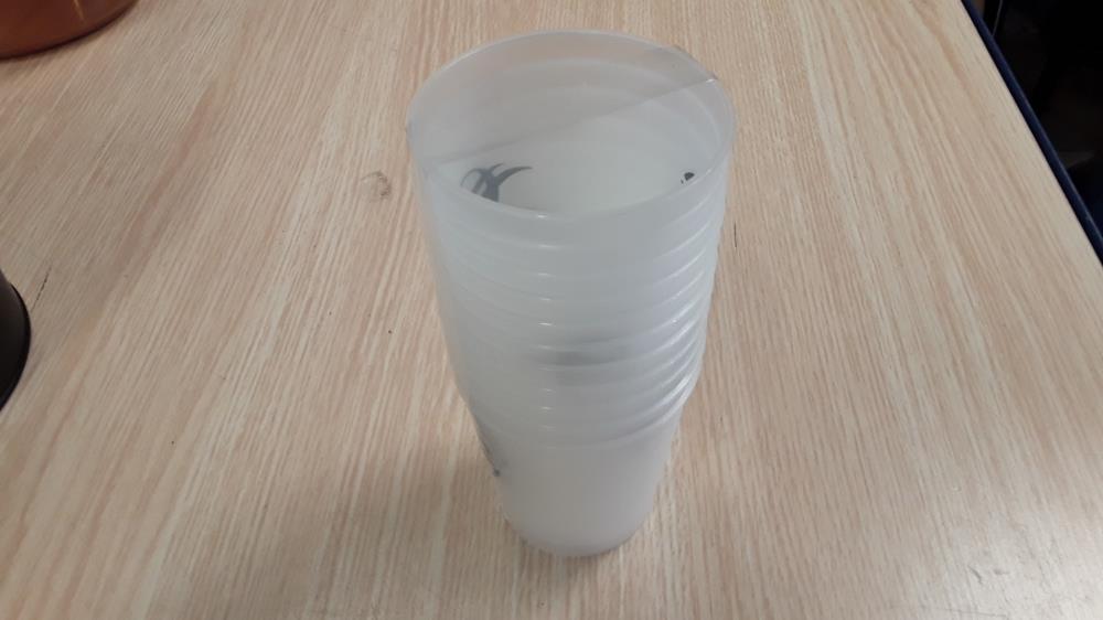 LOT DE GOBELETS EN PLASTIQUE 