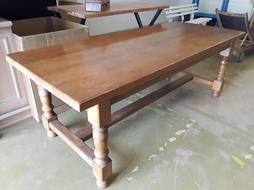 TABLE CHENE