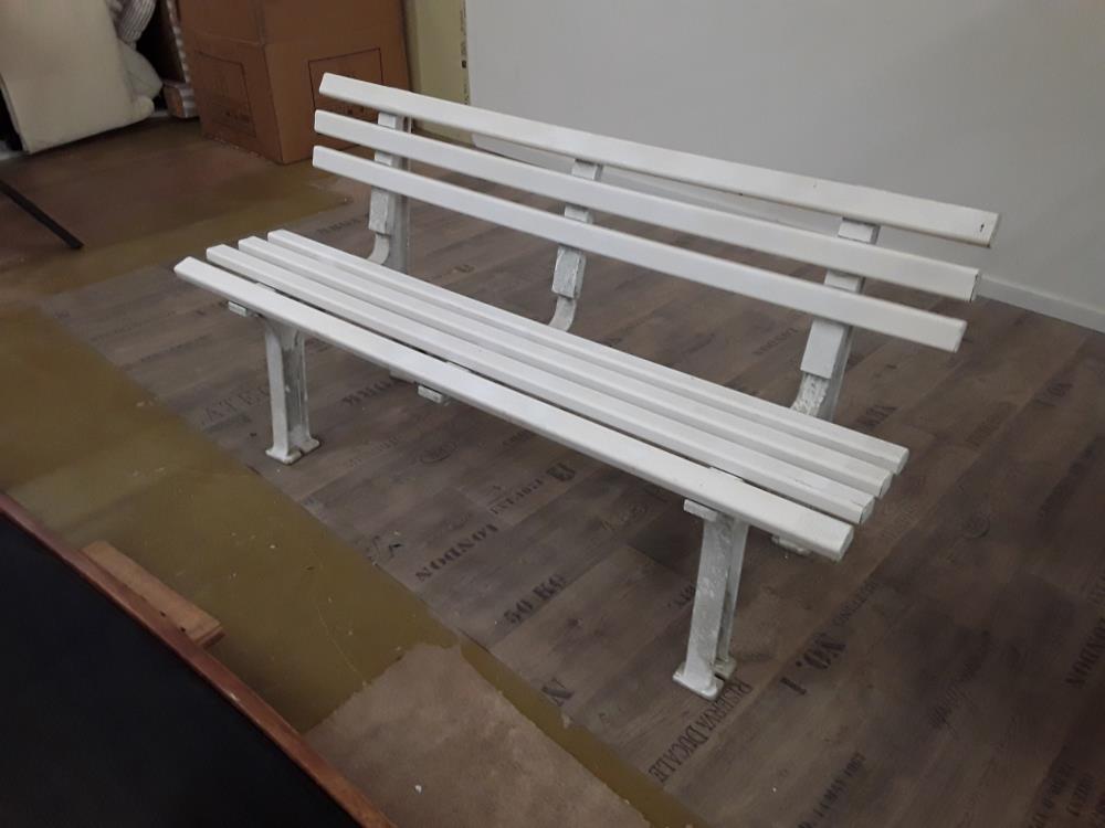 BANC DE JARDIN BLANC 