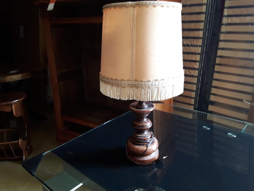 LAMPE PIED BOIS
