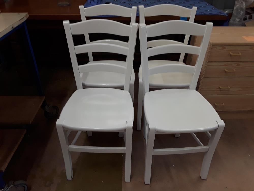 LOT DE 4 CHAISES BOIS BLANCHES
