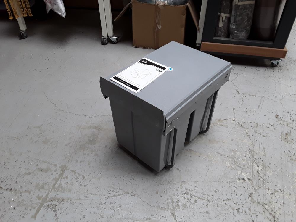 POUBELLE DE TRI COULISSANTE - 3 BACS AMOVIBLES AVEC POIGNÉE - 2 X 10L ET 1 X 20L /SECOND CHOIX