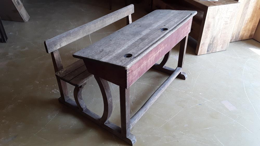 BUREAU D'ÉCOLIER 