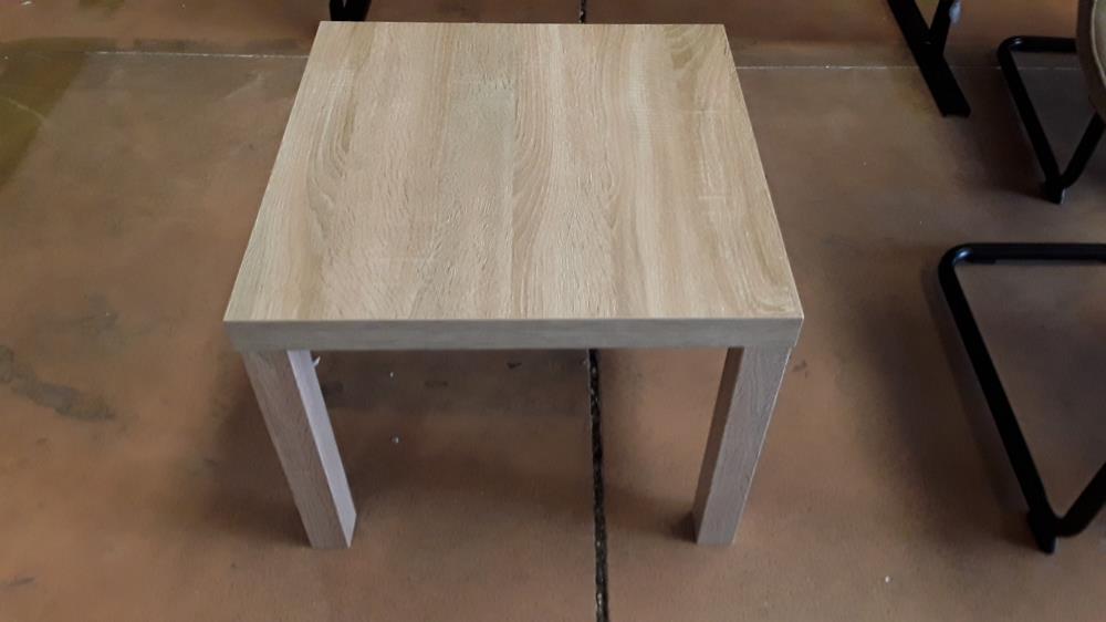 TABLE BASSE CARRE COULEUR CHENE