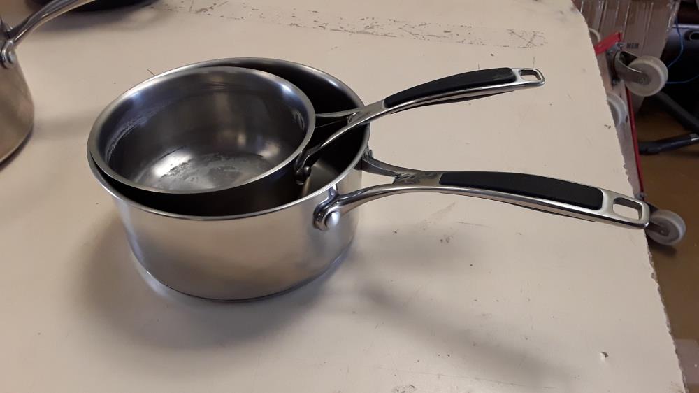 LOT DE 2 CASSEROLES