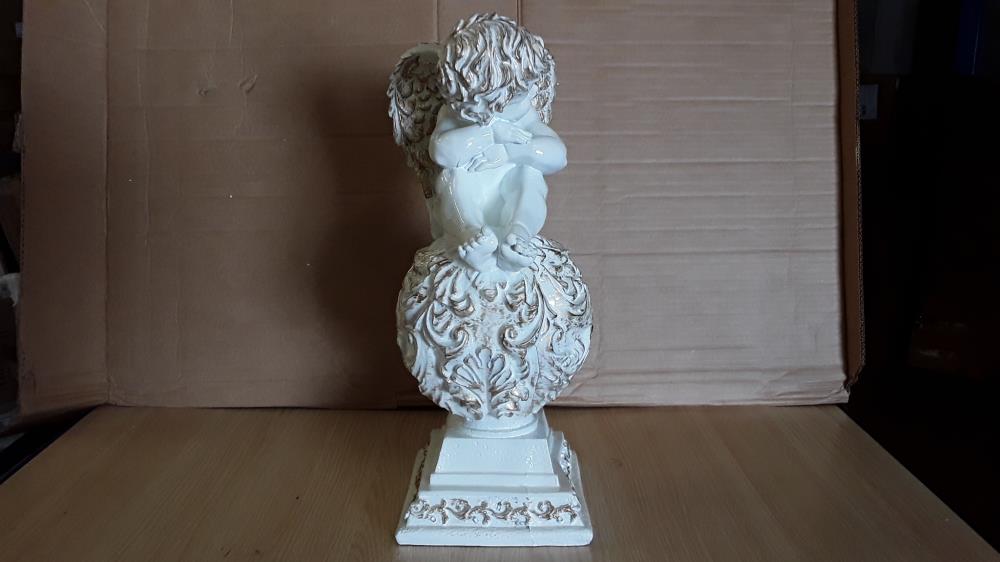 STATUE ANGE BOULE