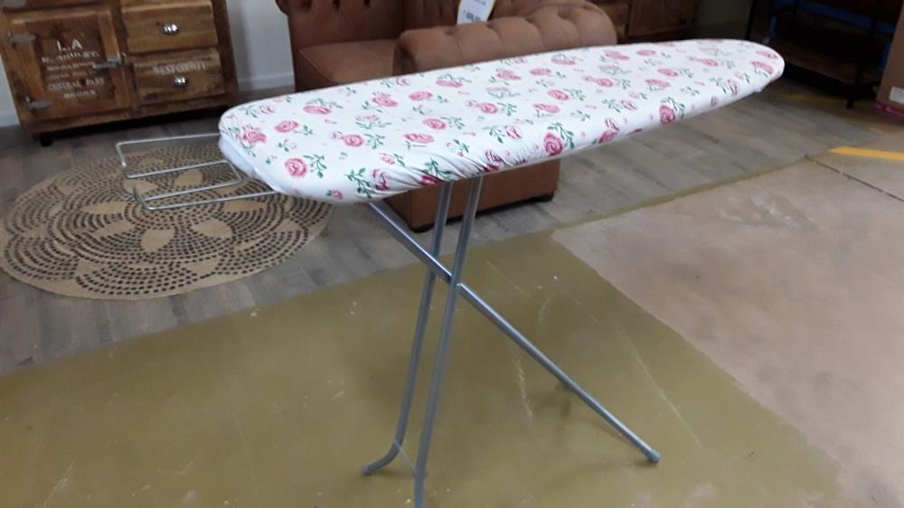 TABLE À REPASSER 
