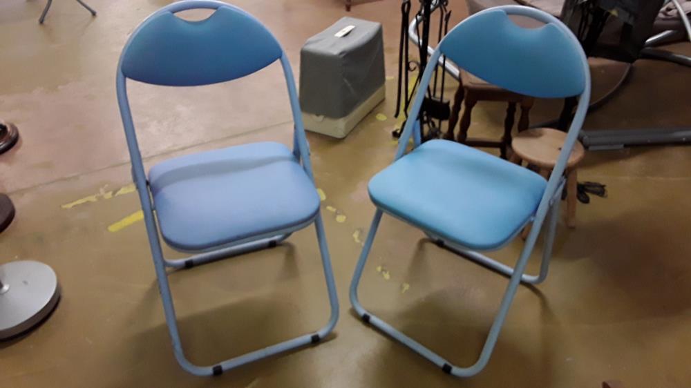 CHAISE PLIANTE BLEUE