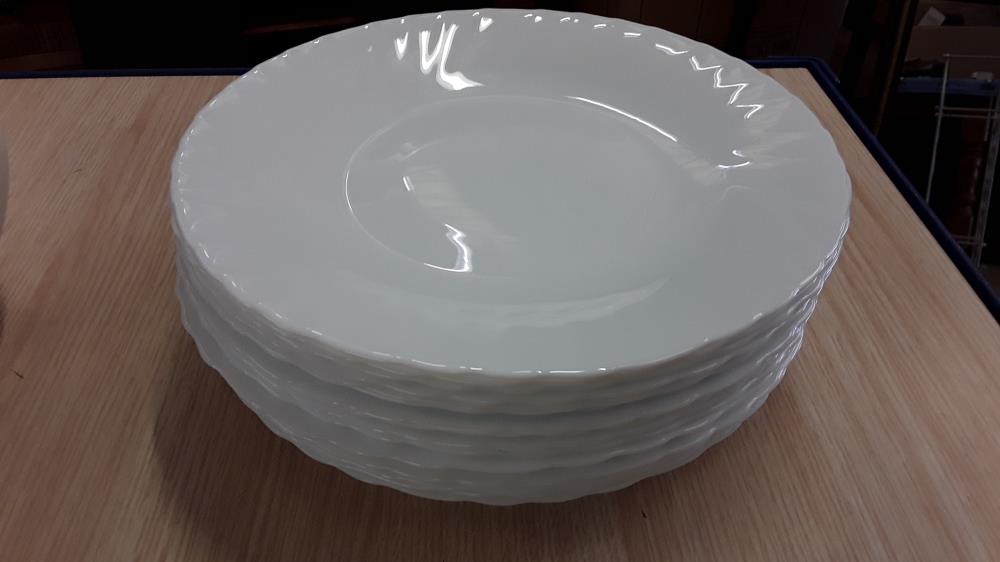 LOT DE 17 ASSIETTES