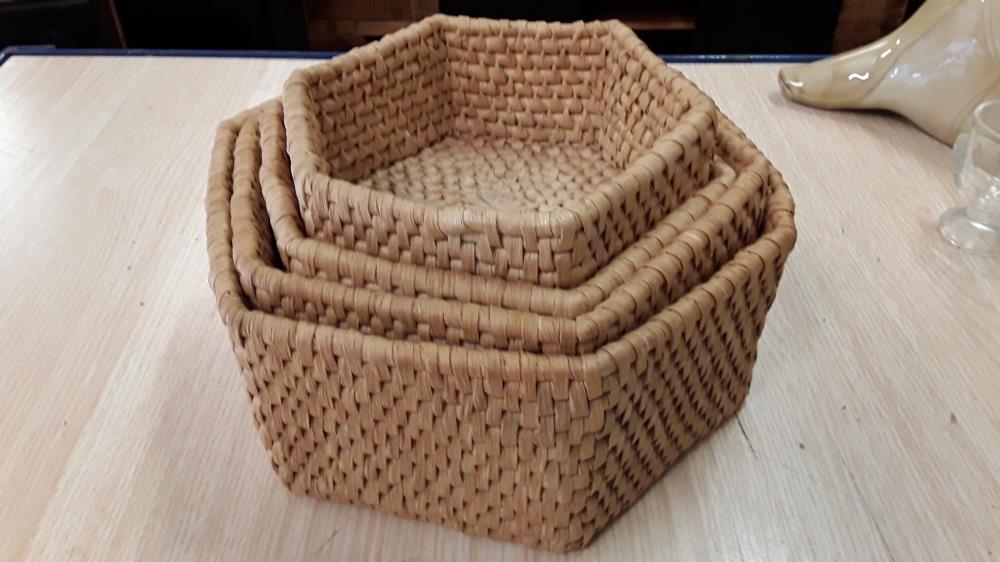 LOT DE 4 PETITS PANIERS TRESSÉ 