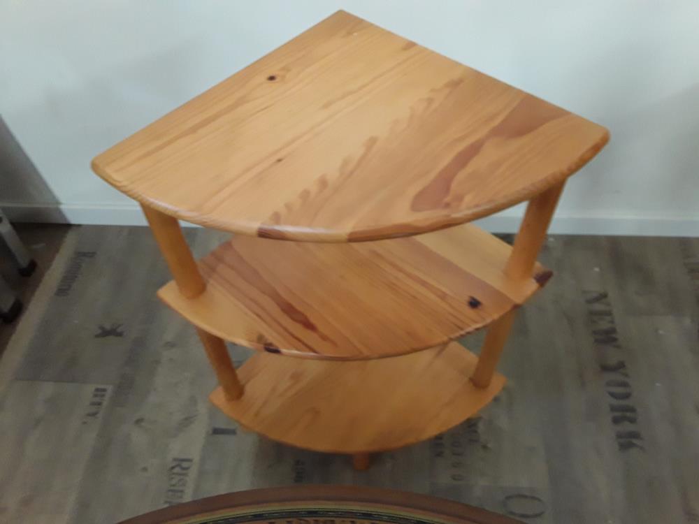 MEUBLE D'ANGLE PIN