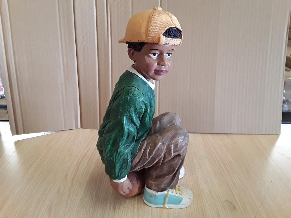 STATUE ENFANT BALLON 