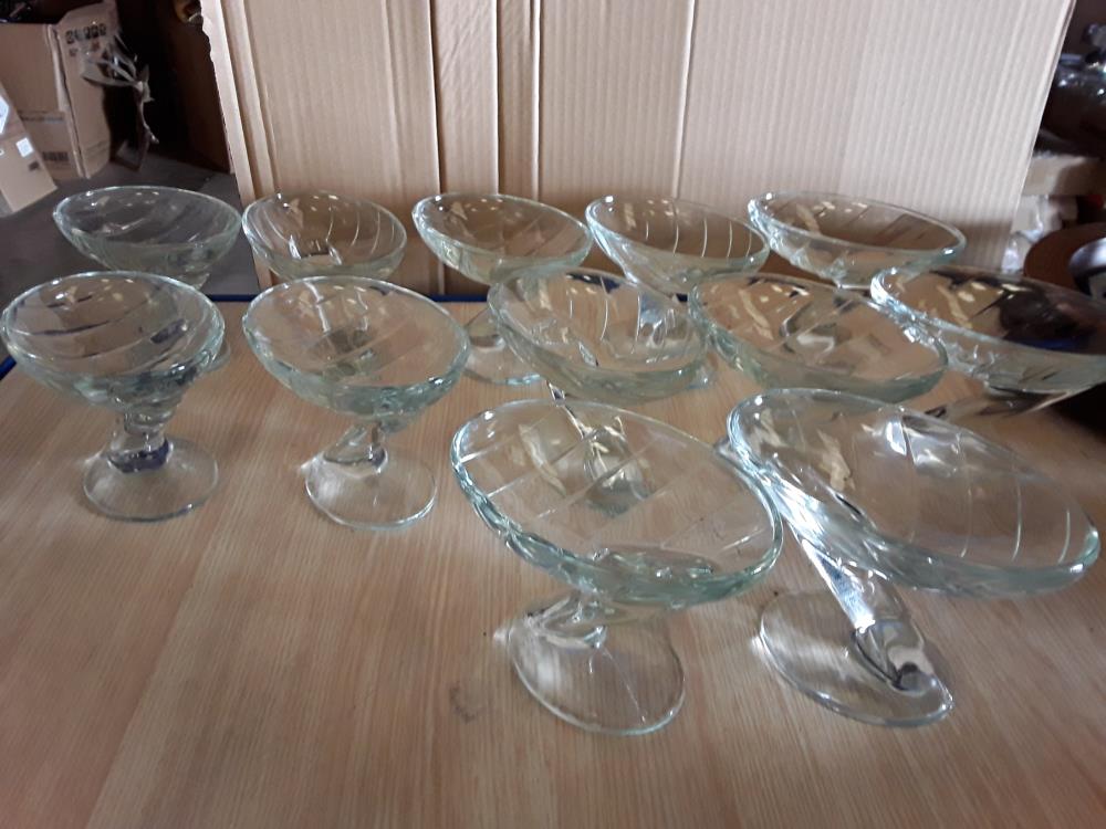 LOT DE 12 COUPES À GLACE 
