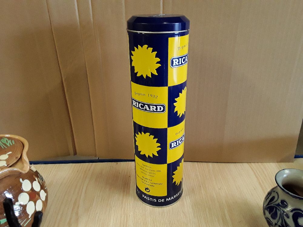 BOITE PUBLICITAIRE RICARD