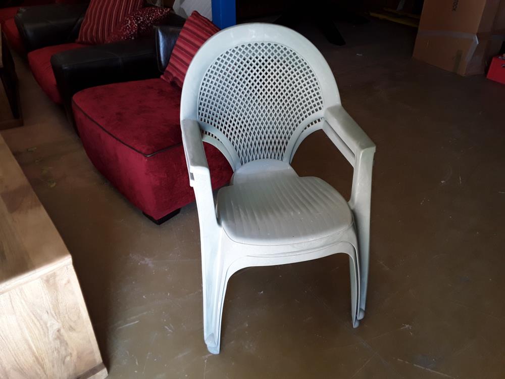 LOT DE 2 CHAISES DE JARDIN