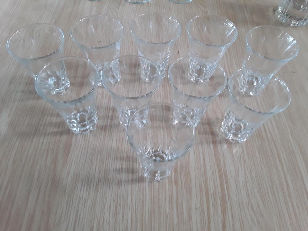 LOT DE 10 PETITS VERRES 