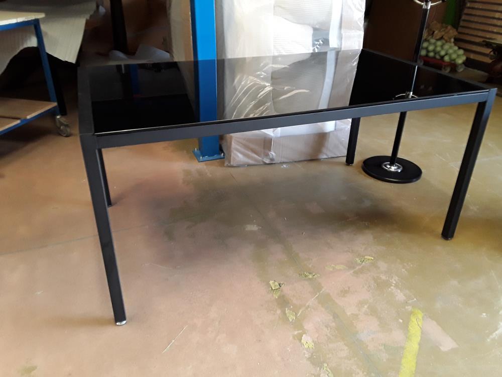TABLE VERRE NOIRE 
