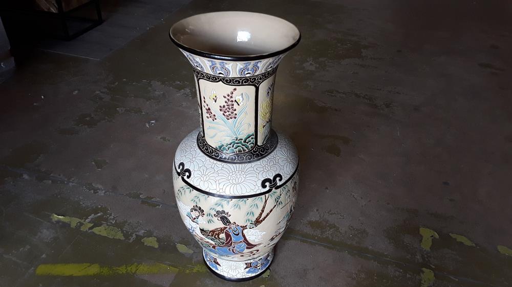GRAND VASE