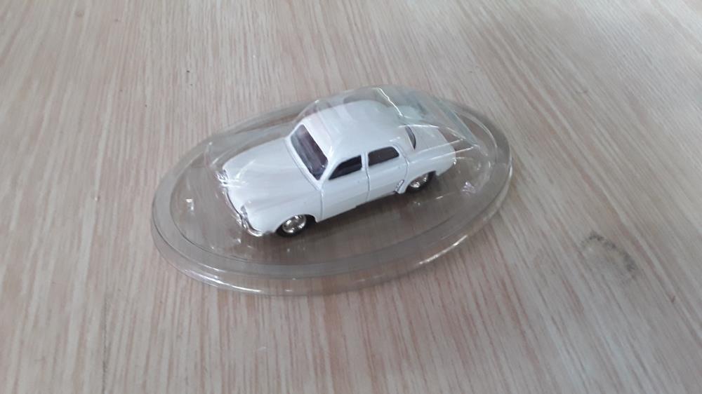 VOITURE 1/43