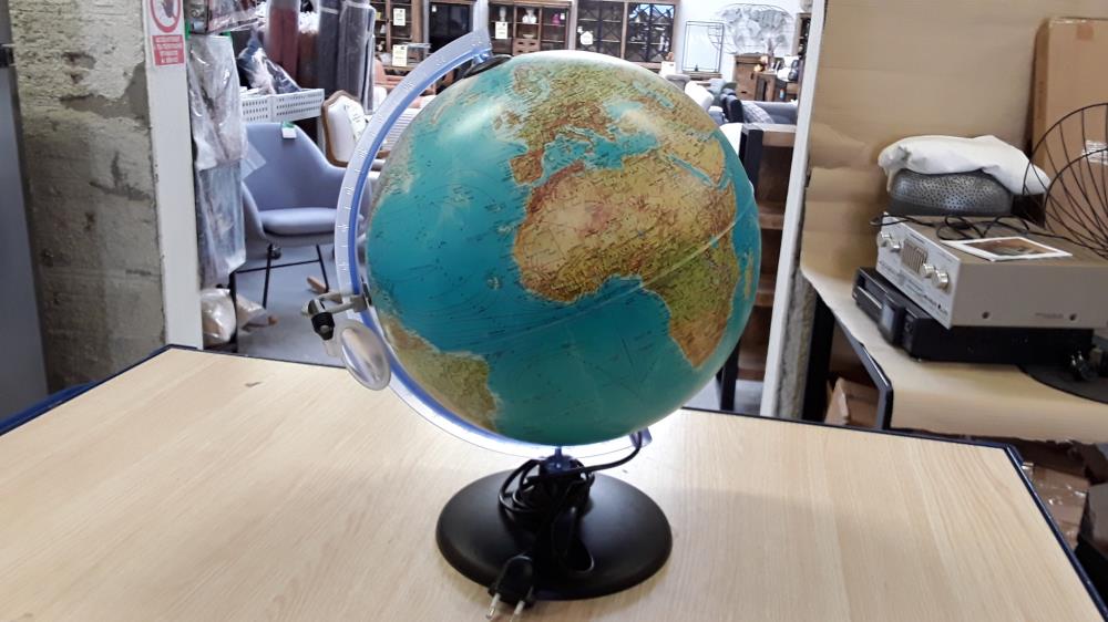 GLOBE TERRESTRE LUMINEUX