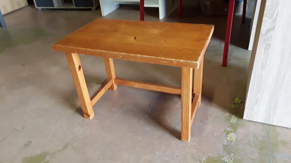 TABLE BASSE PIN